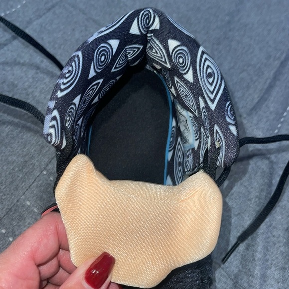 KYRIE 2 “WHAT THE CAMO” Men’s 9 1/2 LIKE NEW ONLY WORE IN DOORS - Picture 7 of 10